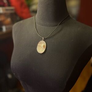 Elegant Shell Pendant Necklace